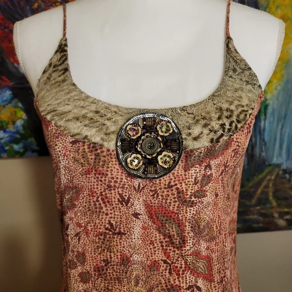 Chic Paisley Maxi Dress with Gold Accents - Picture 2 of 11